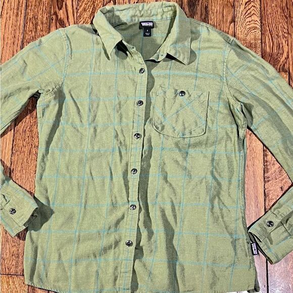 Patagonia Women’s Size 2 Lightweight Flannel Organic Cotton button up - Picture 1 of 6